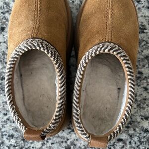 Koolaburra Tan Slippers with Patterned Trim